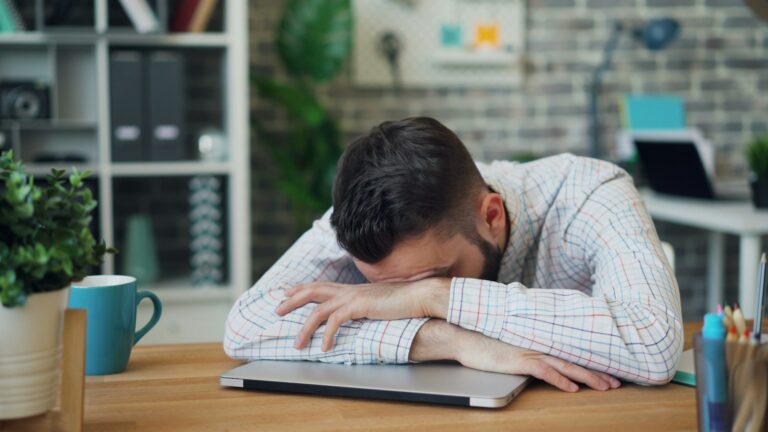 Stress en buikvet: hoe cortisol je tegenwerkt (en wat je eraan doet)