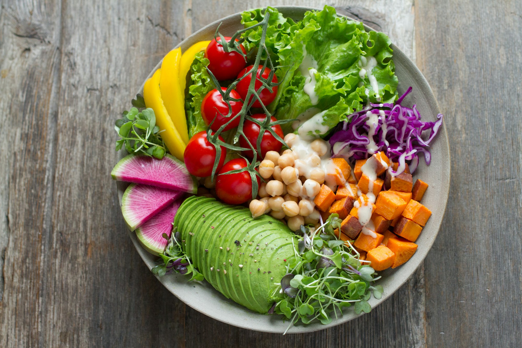 Vetverlies zonder honger, grote groente salade bowl